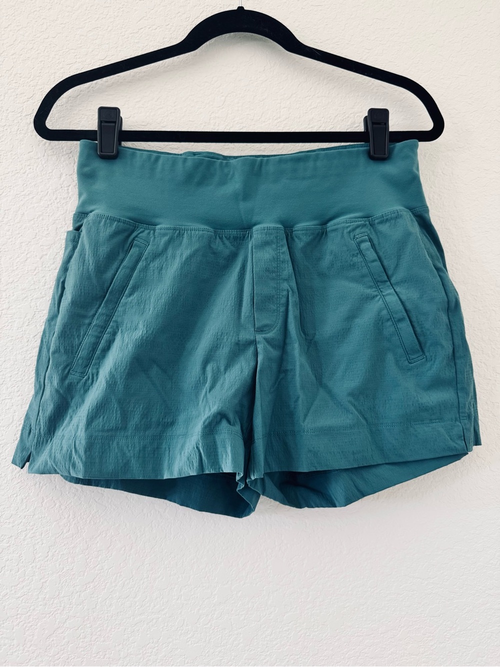 Athleta 3.5” Trekkie North Short Teal